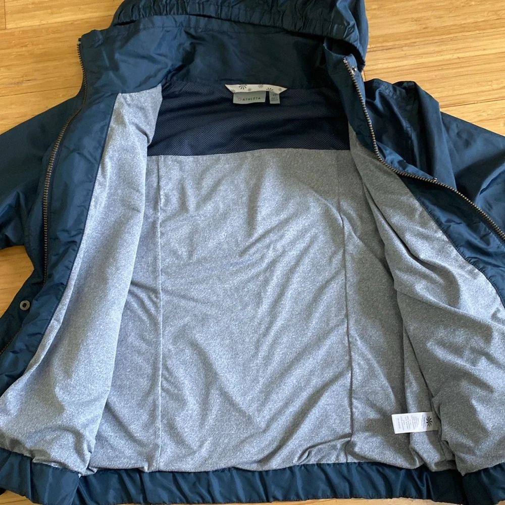 Women’s Athleta Rain Jacket Sz XS - Picture 5 of 6